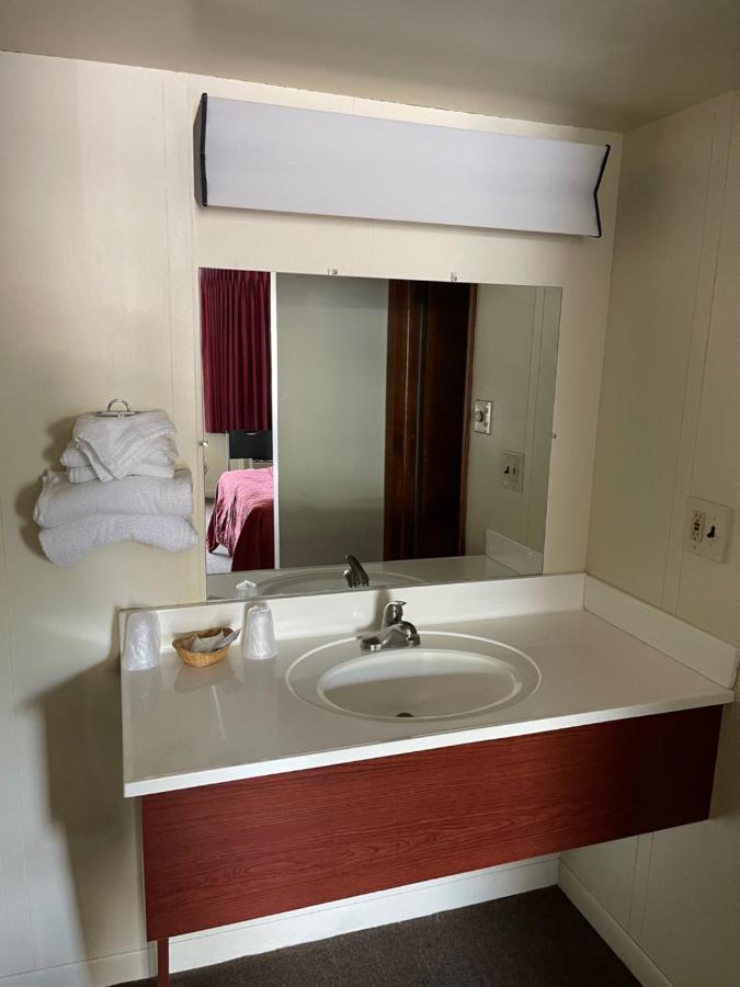 Vibe Inn - Whirlpools Suites - 莱昂斯 外观 照片