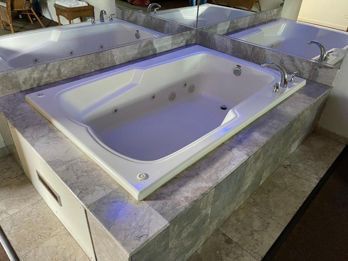 Vibe Inn - Whirlpools Suites - 莱昂斯 外观 照片