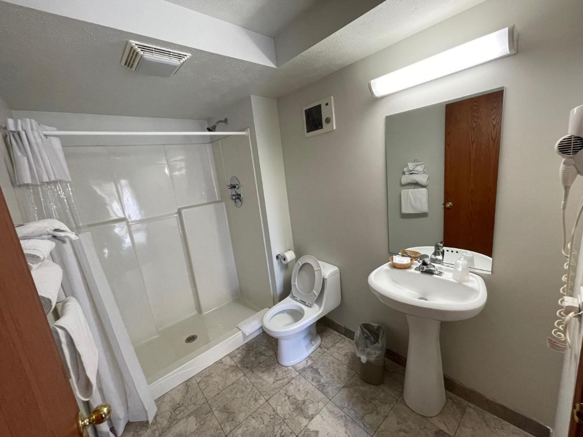 Vibe Inn - Whirlpools Suites - 莱昂斯 外观 照片