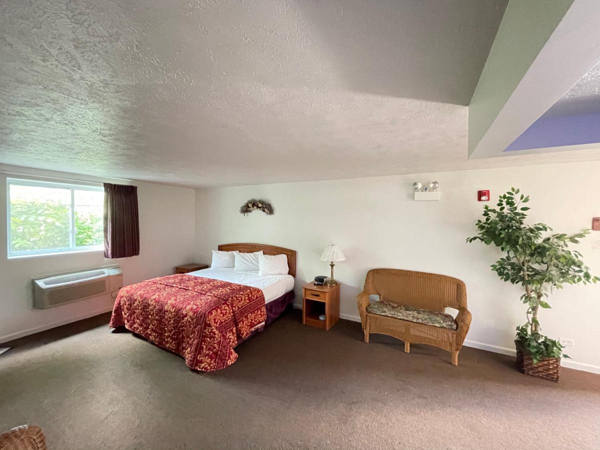 Vibe Inn - Whirlpools Suites - 莱昂斯 外观 照片