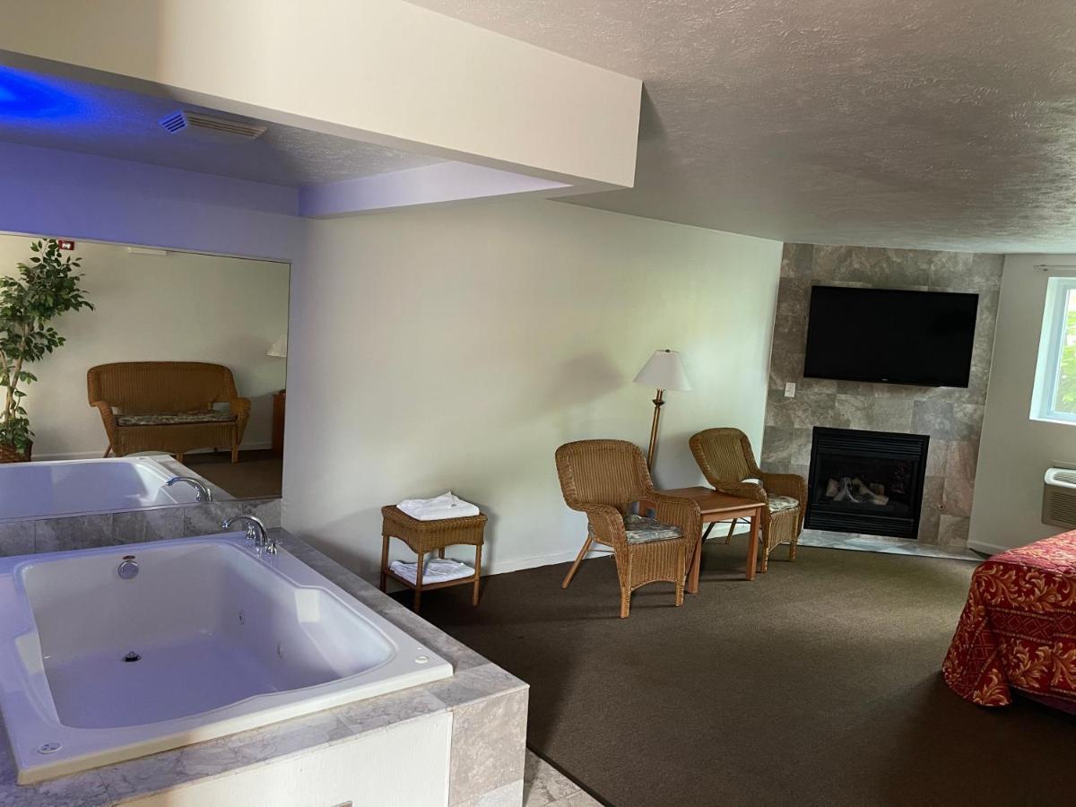 Vibe Inn - Whirlpools Suites - 莱昂斯 外观 照片